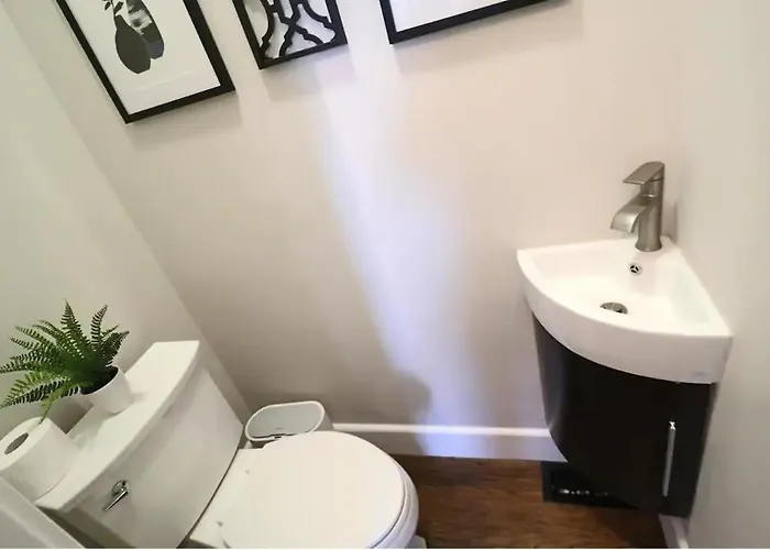 Spacious 4-Bed- Sleeps 8 - Family Friendly